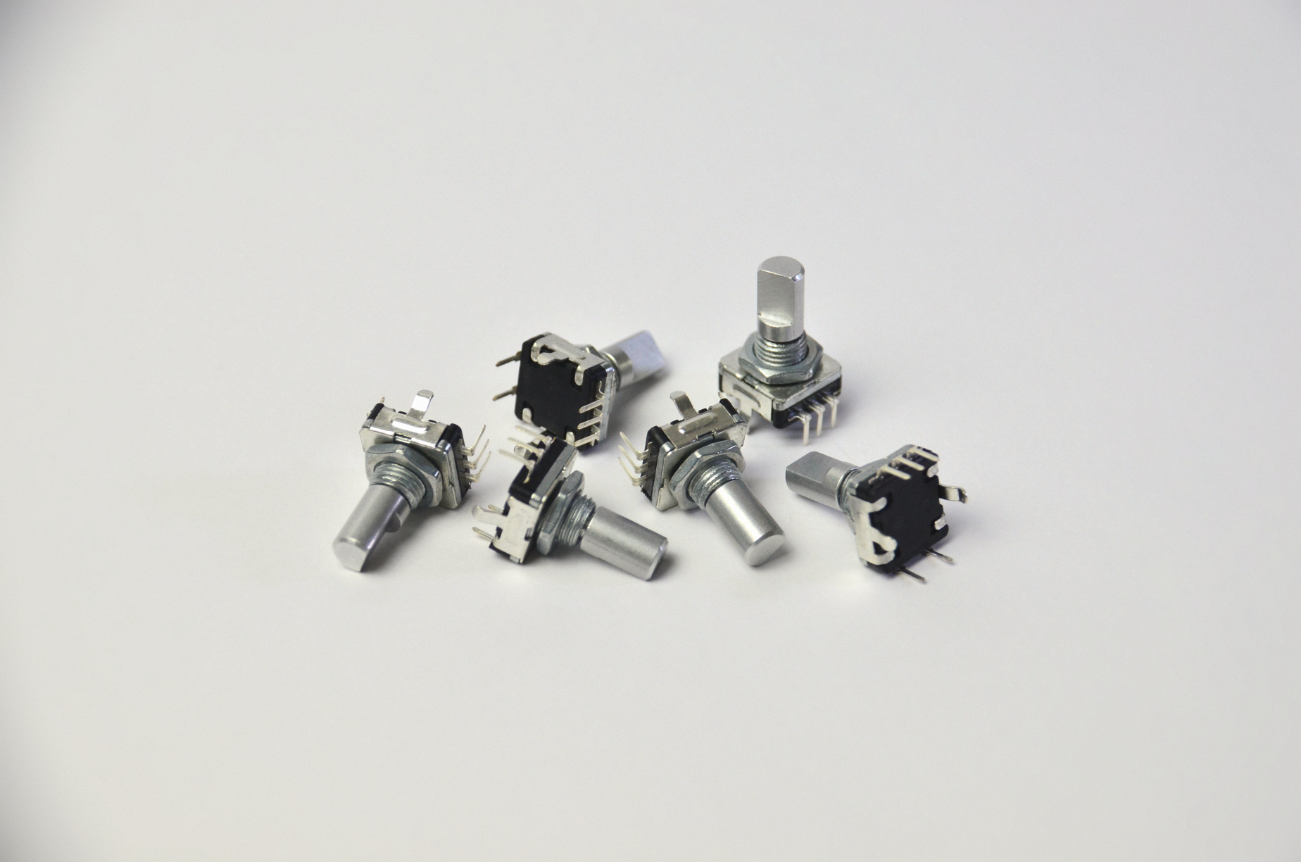 ED11 digital incremental encoders for DIY sim racing projects, offering precise rotary input, tactile feedback and great value for money.