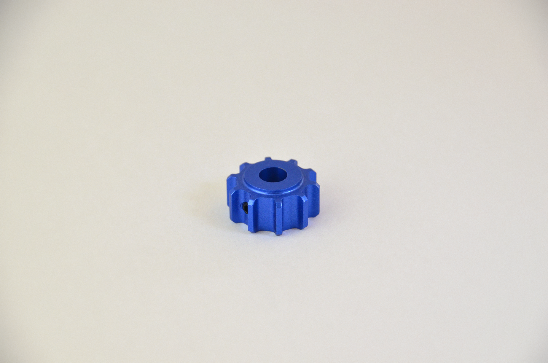 Coloured anodized aluminium rotary knob designed for use with the MF1 DIY project. Front view.
